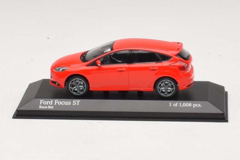 Ford Focus ST Mk3 Czerwony Minichamps 1:43 410081001 Metal