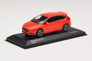 Ford Focus ST Mk3 Czerwony Minichamps 1:43 410081001 Metal — zdjęcie 2 z 4