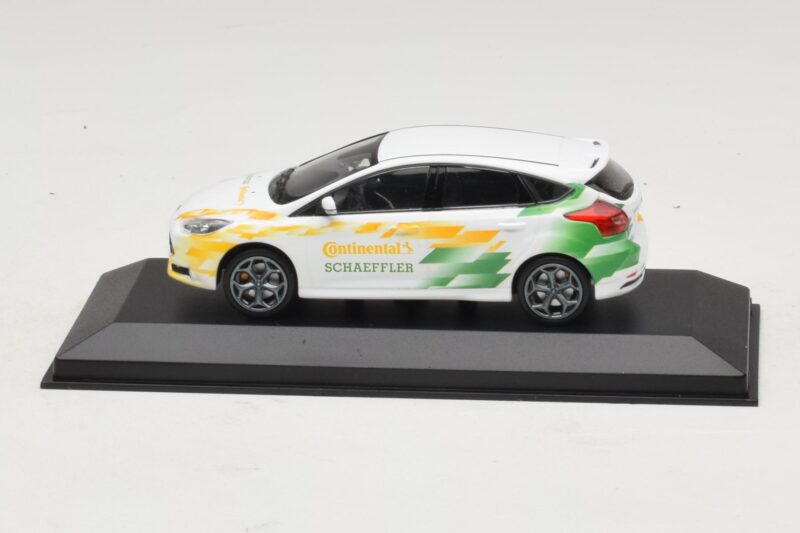 Ford Focus Samochód Technologiczny GTC Continental Schaeffler Minichamps 1:43 Ford Focus Samochód Technologiczny GTC Continental Schaeffler Minichamps 1:43 SCHAEFFLER001 Metal