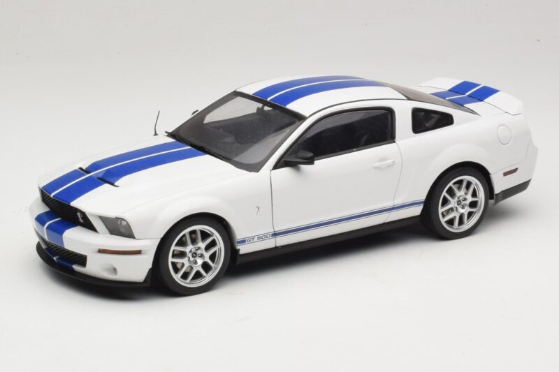 Ford Shelby Cobra GT500 Concept Biały z Niebieskim Pasem AUTOart 1:18 73052 Metal
