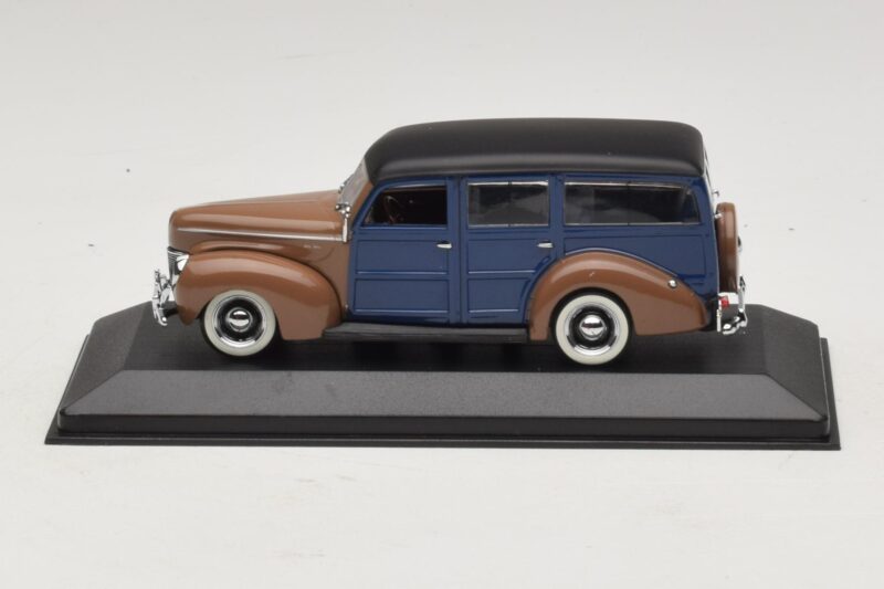 Ford V8 De Luxe Woody Station Wagon Brązowy Niebieski Minichamps 1:43 Ford V8 De Luxe Woody Station Wagon Brązowy Niebieski Minichamps 1:43 400082112 Metal