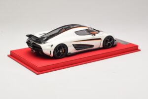 Koenigsegg Regera Biały z Czarnym Karbonem FrontiArt 1:18 REMC043 Żywica — zdjęcie 2 z 7