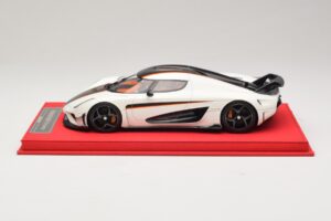 Koenigsegg Regera Biały z Czarnym Karbonem FrontiArt 1:18 REMC043 Żywica — zdjęcie 3 z 7