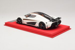 Koenigsegg Regera Biały z Czarnym Karbonem FrontiArt 1:18 REMC043 Żywica — zdjęcie 5 z 7