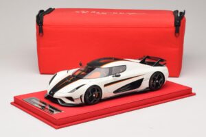 Koenigsegg Regera Biały z Czarnym Karbonem FrontiArt 1:18 REMC043 Żywica — zdjęcie 7 z 7