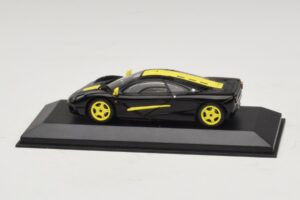 McLaren F1 Czarny Z Żółtymi Paskami Minichamps 1:43 MCLAREN004 Metal — zdjęcie 3 z 4