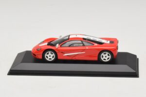 McLaren F1 Czerwony Z Białymi Paskami Minichamps 1:43 MCLAREN005 Metal — zdjęcie 3 z 4