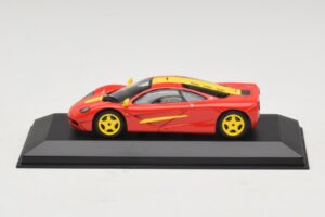 McLaren F1 Czerwony Z Żółtymi Paskami Minichamps 1:43 MCLAREN006 Metal — zdjęcie 3 z 4