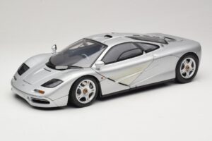 McLaren F1 Srebrny Minichamps 1:12 530133123 Metal