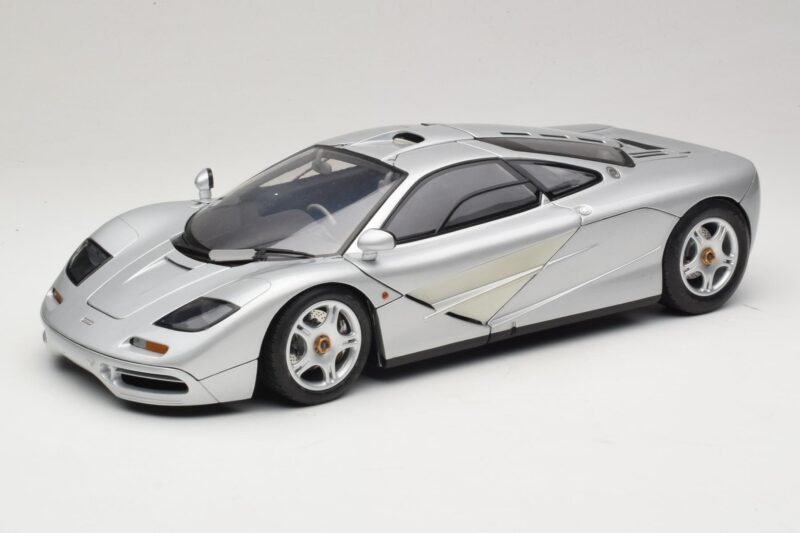 McLaren F1 Srebrny Minichamps 1:12 530133123 Metal