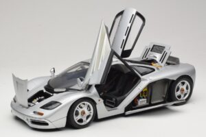 McLaren F1 Srebrny Minichamps 1:12 530133123 Metal — zdjęcie 2 z 8