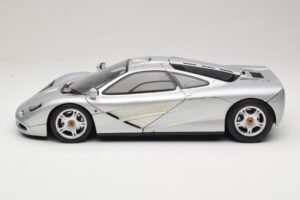 McLaren F1 Srebrny Minichamps 1:12 530133123 Metal — zdjęcie 4 z 8