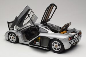 McLaren F1 Srebrny Minichamps 1:12 530133123 Metal — zdjęcie 5 z 8
