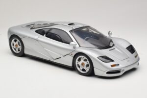 McLaren F1 Srebrny Minichamps 1:12 530133123 Metal — zdjęcie 6 z 8