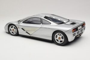 McLaren F1 Srebrny Minichamps 1:12 530133123 Metal — zdjęcie 7 z 8