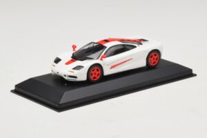 McLaren F1 Biały Z Czerwonymi Paskami Minichamps 1:43 McLaren F1 Biały Z Czerwonymi Paskami Minichamps 1:43 MCLAREN003 Metal