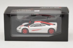 McLaren F1 Biały Z Czerwonymi Paskami Minichamps 1:43 MCLAREN003 Metal — zdjęcie 3 z 4