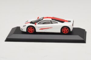 McLaren F1 Biały Z Czerwonymi Paskami Minichamps 1:43 MCLAREN003 Metal — zdjęcie 4 z 4