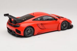 McLaren MP4-12C GT3 Czerwony 2013 Minichamps 1:18 151121392 Metal — zdjęcie 2 z 6