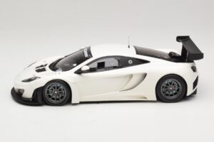 McLaren MP4-12C GT3 Biały 2013 Minichamps 1:18 151121394 Metal — zdjęcie 3 z 6