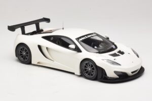 McLaren MP4-12C GT3 Biały 2013 Minichamps 1:18 151121394 Metal — zdjęcie 4 z 6