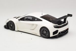 McLaren MP4-12C GT3 Biały 2013 Minichamps 1:18 151121394 Metal — zdjęcie 5 z 6