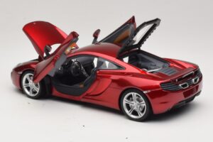 McLaren MP4-12C Czerwony Metalik Minichamps 1:18 110133022 Metal — zdjęcie 5 z 8
