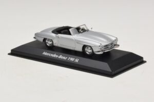 Mercedes 190 SL W121 Srebrny Maxichamps 1:43 940033130 Metal — zdjęcie 3 z 4