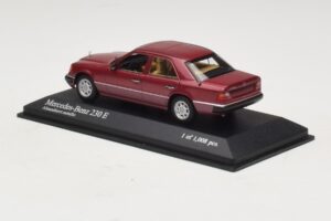 Mercedes 230E W124 Czerwony Metalik Minichamps 1:43 400037001 Metal — zdjęcie 3 z 4