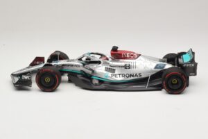 Mercedes AMG Petronas W13 E Performance #63 G. Russell Spanish GP 2022 Minichamps 1:18 110220063 Metal — zdjęcie 3 z 7