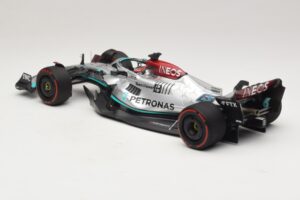 Mercedes AMG Petronas W13 E Performance #63 G. Russell Spanish GP 2022 Minichamps 1:18 110220063 Metal — zdjęcie 5 z 7