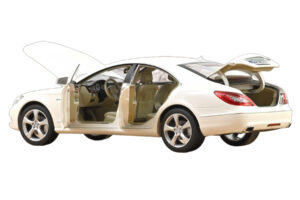 Mercedes CLS C218 Coupe Brilliant White Metallic Norev 1:18 183943 Metal — zdjęcie 2 z 3