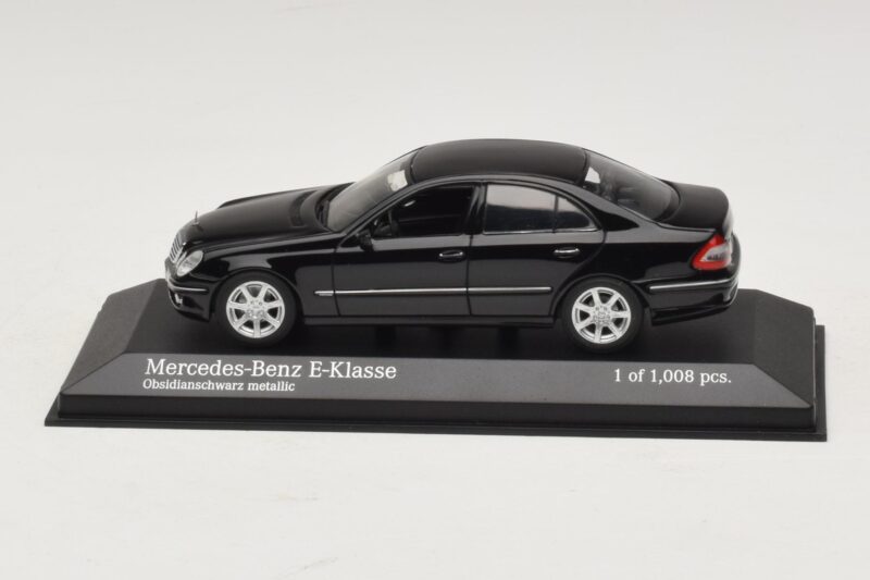 Mercedes E-Class W211 Czarny Metalik Minichamps 1:43 400036001 Metal