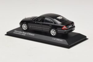 Mercedes E-Class W211 Czarny Metalik Minichamps 1:43 400036001 Metal — zdjęcie 3 z 4