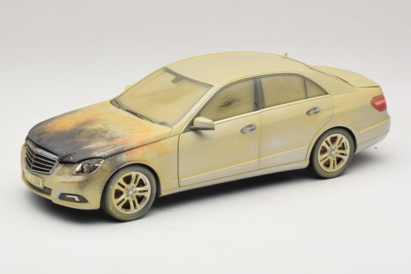 Mercedes E-Class W212 Spalony Dubaj Samochód Artystyczny Minichamps 1:18 MB008 Metal