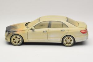 Mercedes E-Class W212 Spalony Dubaj Samochód Artystyczny Minichamps 1:18 MB008 Metal — zdjęcie 3 z 6