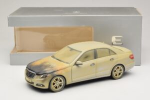 Mercedes E-Class W212 Spalony Dubaj Samochód Artystyczny Minichamps 1:18 MB008 Metal — zdjęcie 6 z 6