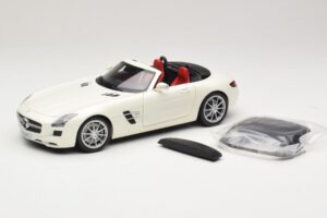 Mercedes SLS AMG Roadster Mystic White II Minichamps 1:18 B66960079 Metal — zdjęcie 2 z 9