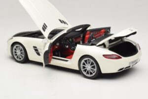 Mercedes SLS AMG Roadster Mystic White II Minichamps 1:18 B66960079 Metal — zdjęcie 6 z 9