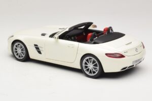 Mercedes SLS AMG Roadster Mystic White II Minichamps 1:18 B66960079 Metal — zdjęcie 7 z 9