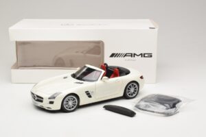 Mercedes SLS AMG Roadster Mystic White II Minichamps 1:18 B66960079 Metal — zdjęcie 9 z 9