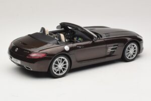 Mercedes SLS AMG Sepang Brown Minichamps 1:18 B66960080 Metal — zdjęcie 4 z 9