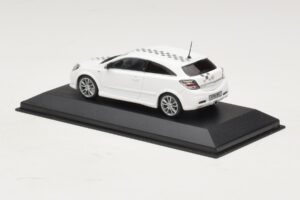 Opel Astra H OPC Nurburgring Edition Biały Minichamps 1:43 ASTRA005 Metal — zdjęcie 3 z 4