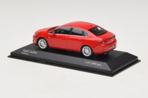 Opel Astra J Czerwony Minichamps 1:43 410042001 Metal — zdjęcie 3 z 4