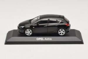 Opel Astra J Czarny Minichamps 1:43 ASTRA006 Metal