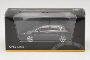 Opel Astra J Czarny Minichamps 1:43 ASTRA006 Metal — zdjęcie 4 z 4