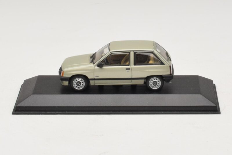 Opel Corsa A Jasnozielony Metalik Minichamps 1:43 CORSA001 Metal