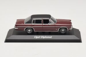 Opel Diplomat B Ciemnoczerwony Maxichamps 1:43 Opel Diplomat B Ciemnoczerwony Maxichamps 1:43 940046071 Metal
