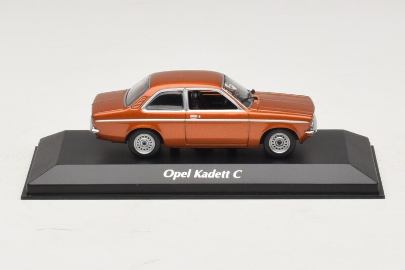 Opel Kadett C Bronzowy Metalik Maxichamps 1:43 940045600 Metal