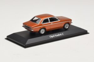 Opel Kadett C Bronzowy Metalik Maxichamps 1:43 940045600 Metal — zdjęcie 2 z 4